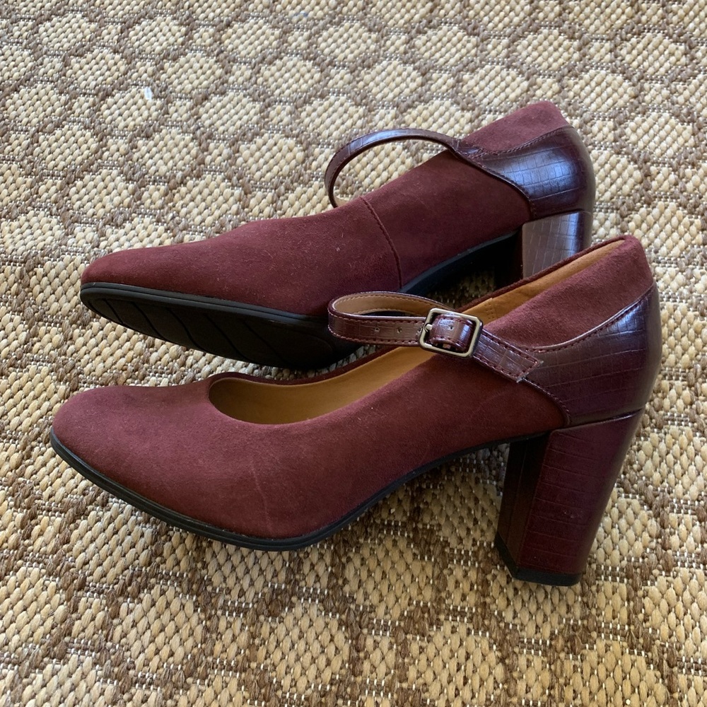 8w Clarks Maroon Mary Janes